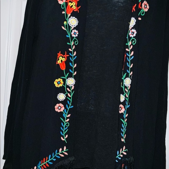 Black Open-Front Bohemian Gypsy-Esque Shawl w/ Fringe & Floral Detailing Sz S - Picture 8 of 10